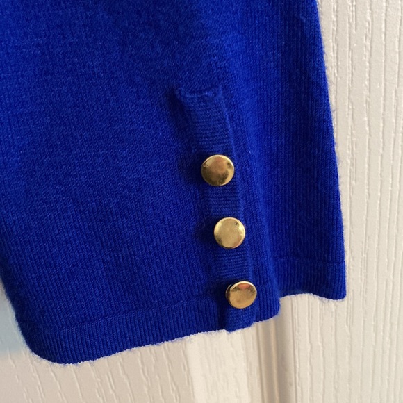 REMOVING Cable & Gauge Royal Blue Sweater - Picture 5 of 6